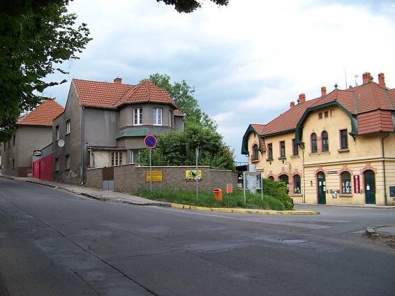 Soubor:Roztoky u Prahy, Nádražní 281 a 89.jpg – Wikipedie