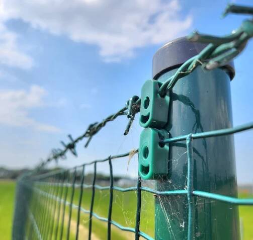 Plastový úchyt PVC vč. šroubku | E-pletivo.cz – ploty Vamberk