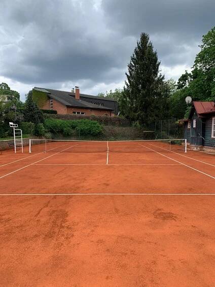 Dvorce připravené na letní sezónu 2023 | Tenisový klub Bubeneč
