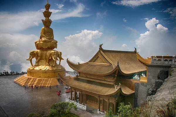 Huazang Temple on the peak of Emei Shan