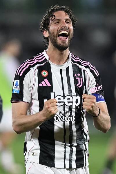 Manuel Locatelli of Juventus FC celebrating.