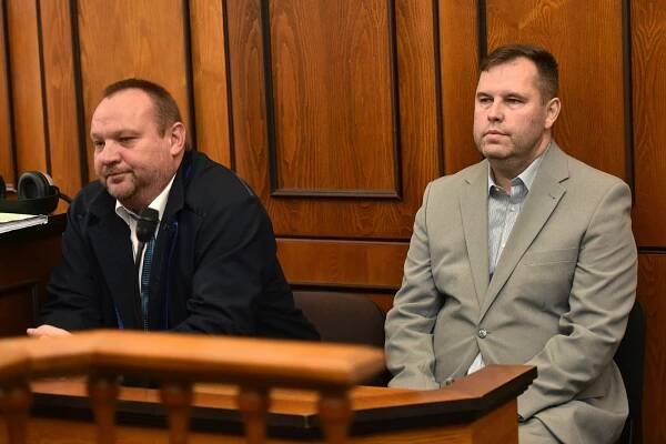 Naboural 24 aut, ale tvrdí, že si nic nepamatuje. Expolicistovi Kadlecovi hrozí až tři roky vězení