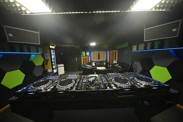 DJ Rooms - RENTAL 4 DJS