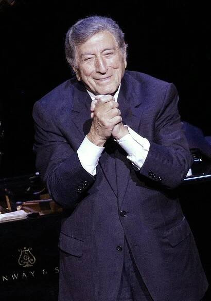 Zpěvák Tony Bennett: S Alzheimerem bojuje láskou k o 40 let mladší manželce!