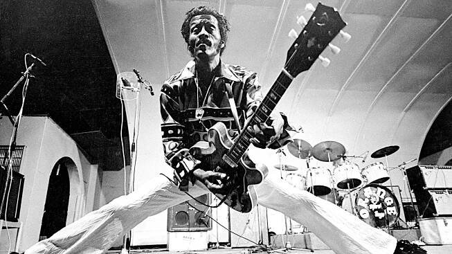 Chuck Berry: Essential Songs listen dead