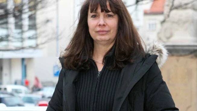 Husa na provázku uvede groteskní výpověď o totalitě