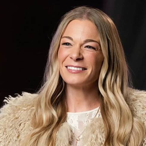 Why Did LeAnn Rimes' Teeth Fall Out on Stage? Singer's Jaw Problems and Bridge Explained