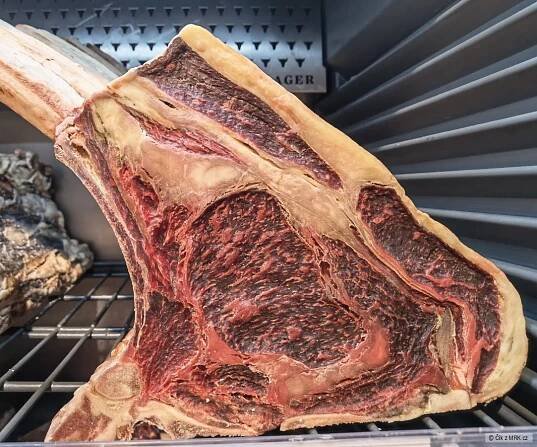 Tomahawk steak DRY AGED