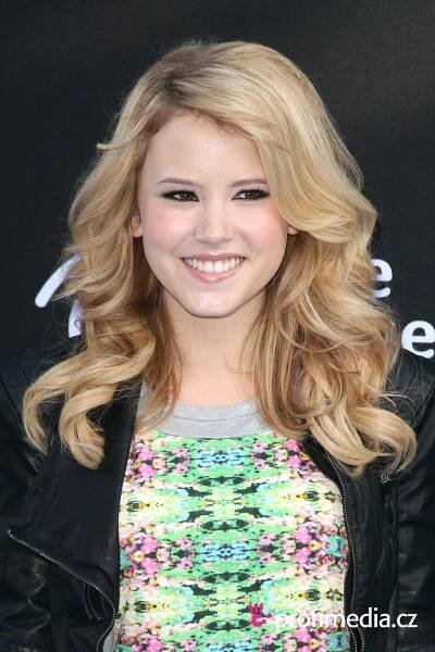 Taylor Spreitler - celebrity účes - HappyHair