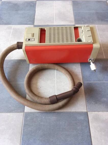 Retro vysavač ETA - Malé elektrospotřebiče