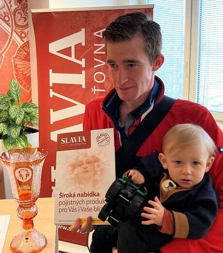Vítěz Velké pardubické Pavel Složil, mladší získal novinku od Slavia pojišťovny - Slavia pojišťovna