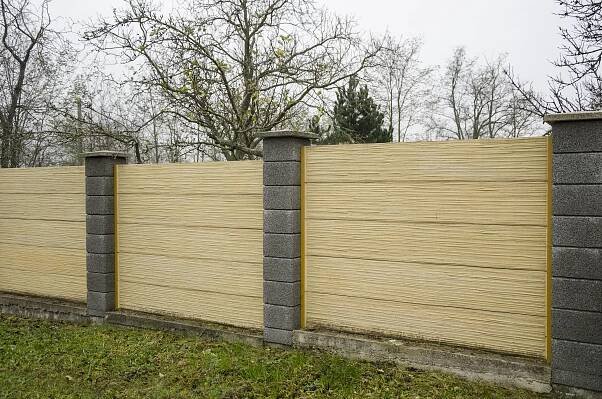 Betonová plotová deska: jednostranný reliéf RÁKOS