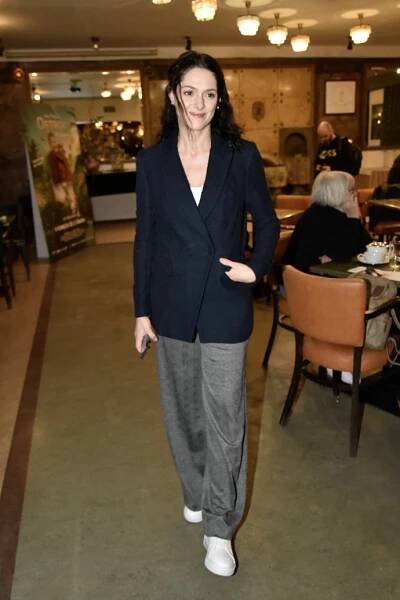 FOTO: Klára Issová zvolila ležérní eleganci. – stránka 105