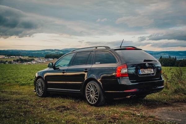Škoda Octavia 2 RS (125 kW): 240 000 km – Elišky černá Bestie