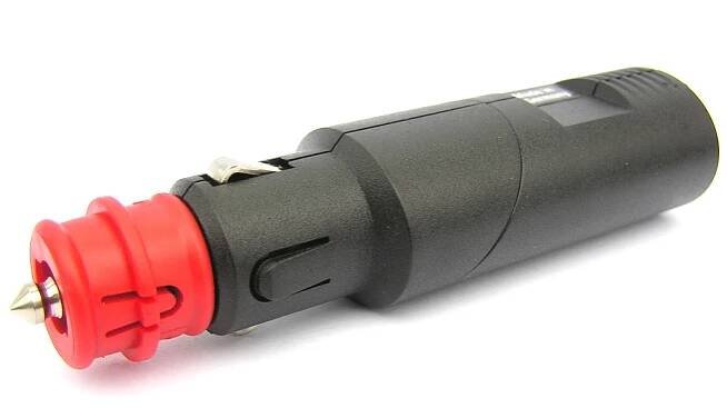 Polohovatelná zástrčka do zásuvky 12V 8A - Hella 8JA007589-042