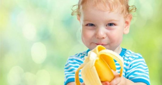 10 zajímavostí o banánech, které jste jistě nevěděli aneb jíst či nejíst špičku banánu, to je to, oč tu běží
