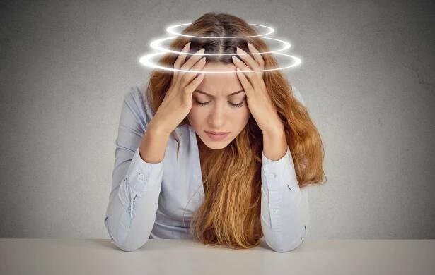 Frau mit Schwindel