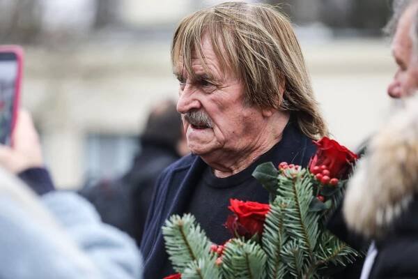 Foto: Poslední sbohem Mekymu přijeli dát i Čaputová a Babiš, dorazily stovky lidí