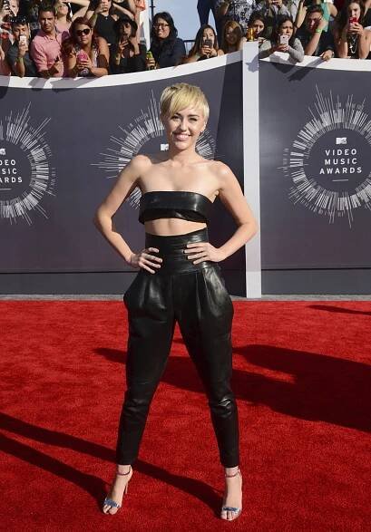 Dress code? No dress! Udílení cen MTV připomínalo přehlídku nahých těl!