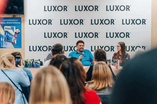 FOTOGALERIE: Neal Shusterman navštívil Prahu i Luxor 13