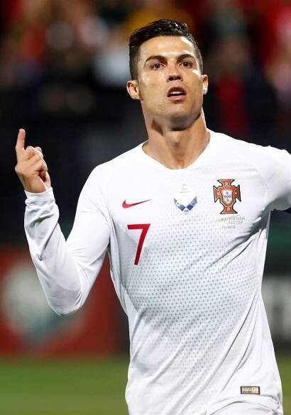VIDEO: Ronaldo zraje jako dobré víno z Madeiry. ‚A ještě nekončí,‘ chválí po čtyřech gólech hvězdu kouč