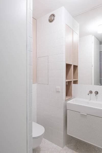 Šperkem malého bytu je působivý onyxový panel