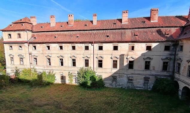 Práce za desítky milionů. Postoloprty zahájí rekonstrukci unikátní střechy zámku