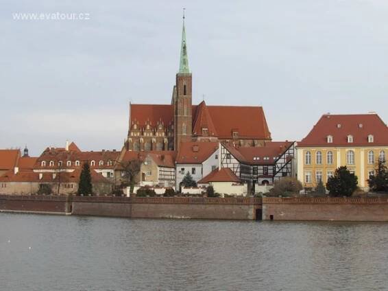 Polsko - Wroclaw - Tumski ostrov s kostelem svatého Martina a ř
