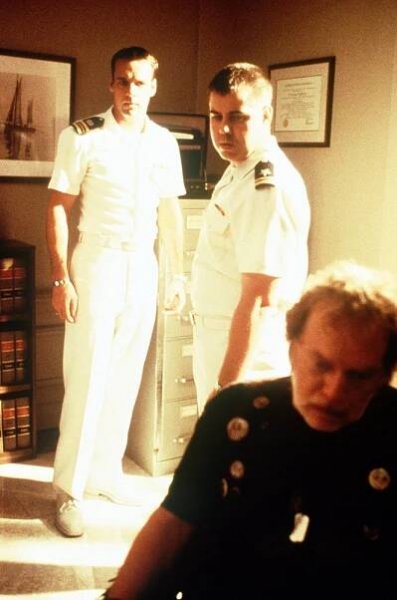 JAG - Bleší král - Z filmu - David James Elliott, Patrick Labyorteaux, Kevin Conway