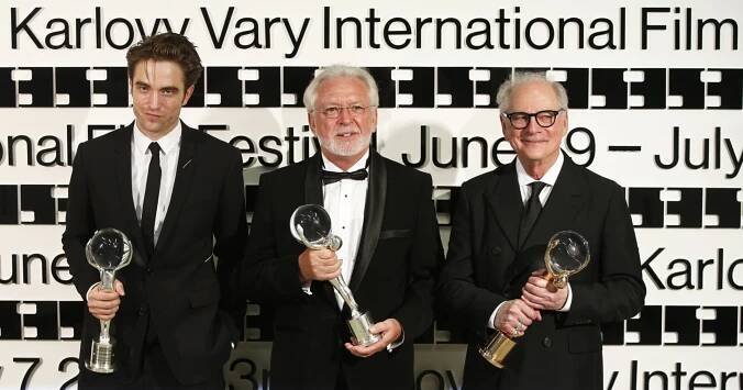 Robert Pattinson, Jaromír Hanzlík a Barry Levinson převzali v roce 2018 ocenění na filmovém festivalu v Karlových Varech.