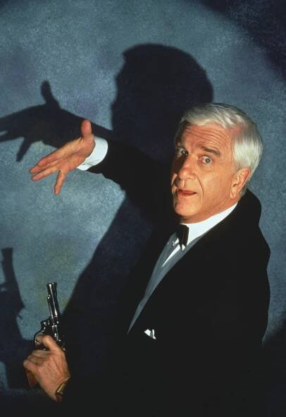 Bláznivá střela 2 a 1/2: Vůně strachu - Promo - Leslie Nielsen