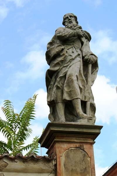 Soubor:Socha sv. Josefa na ohradní zdi kostela v Lysé nad Labem.jpg