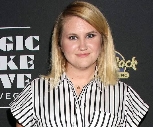 Jillian Bell Biography - Facts, Childhood, Family Life & Achievements