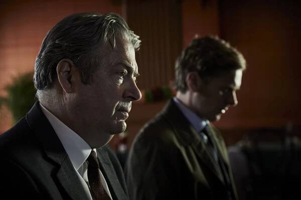 Roger Allam, Shaun Evans - Endeavour - Rága - Z filmu