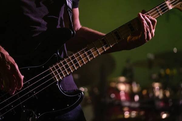 The fingers of Jeff Beres of Sister Hazel preforming at Wombash at the Heartwood Soundstage in Gainesville, Fl.