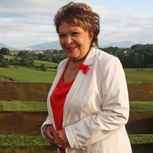 Jiřina Bohdalová trpí, trpí a trpí. Obvinila z toho i mladé lidi