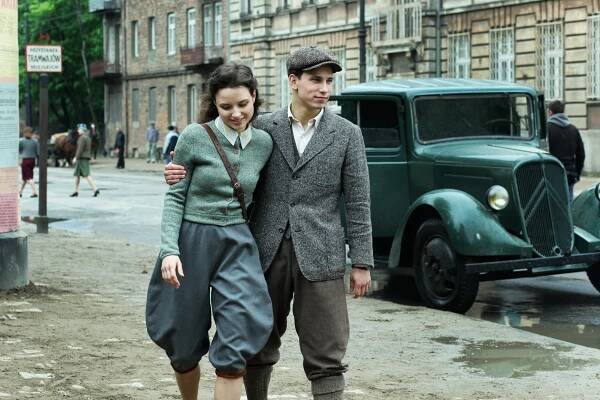 Město 44 (2014) - Recenze, Galerie, Videa a Články