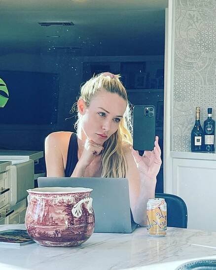 Chudá servírka tancovala u tyče, aby zachránila poníka před porážkou: Dnes vládne pornoprůmyslu