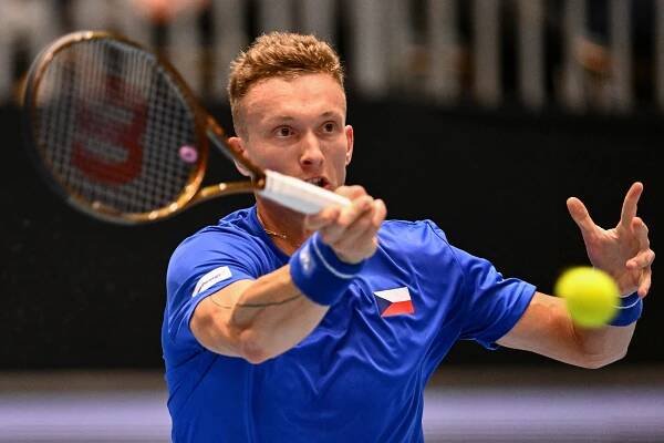 Kluci budou v Davis Cupu kousat, věří expert. Na Menšíka si dávají pozor