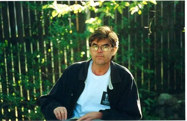 The Artist in action, spring 2001.  Photo: Su Millerz.