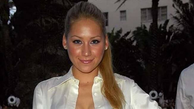 Anna Kurnikovová jako sexy sekretářka