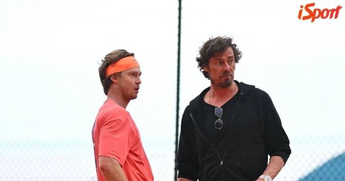 Marat Safin se vrací, koučuje Andreje Rubljova. V parlamentu za Putinovu stranu