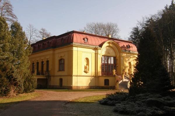 Vila_tovarnika_Low_-_Beera,_mala_(Svitavka).JPG