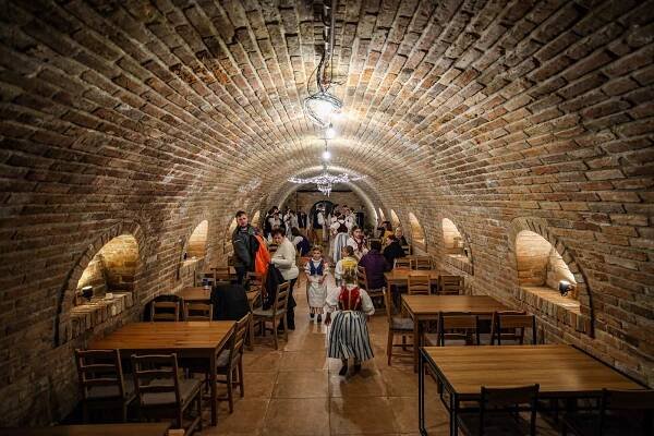 Klučovské vinařství otevřelo vinohrad, nechybělo vynášení hroznové kozy