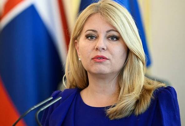 Stíhaný šéf slovenské tajné služby Aláč končí. Prezidentka Čaputová ho odvolala na popud vlády