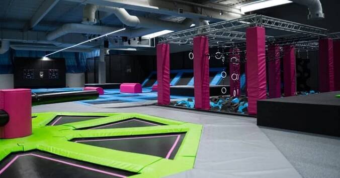Toboga JUMP! Park Hradec Králové – skákací radovánky pro všechny věkové kategorie
