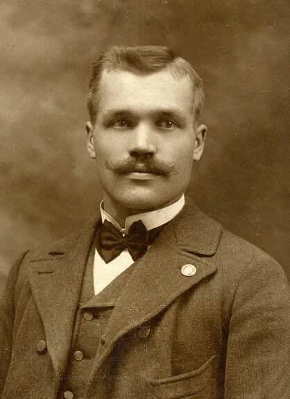 DĚVČICA SLOVAČE - Veselí nad Moravou historické