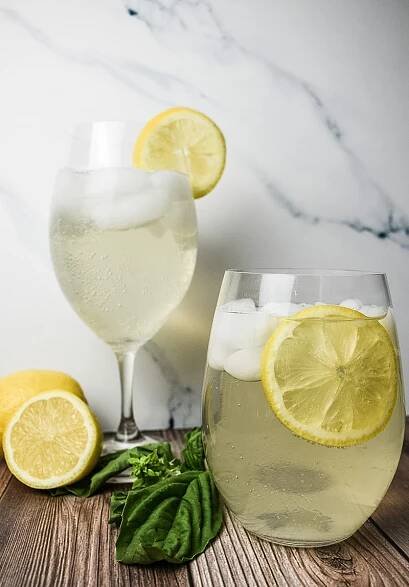 Wonderful Seedless Lemon Vodka Spritz