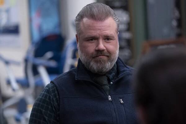 Nemocnice New Amsterdam - Family - Z filmu - Tyler Labine
