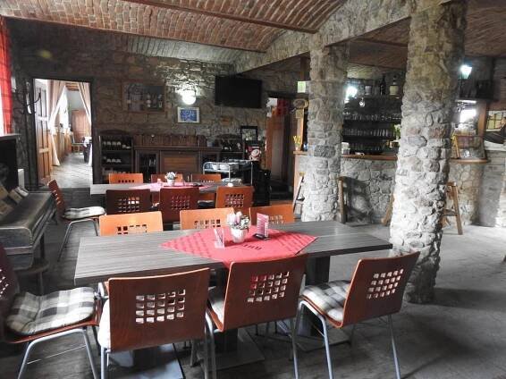 Restaurace A Penzion U Lva Karlštejn Exteriér fotografie